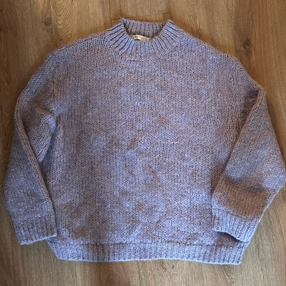 Zara women’s oversized Crewneck Sweater - Light lilac Purple size S like new